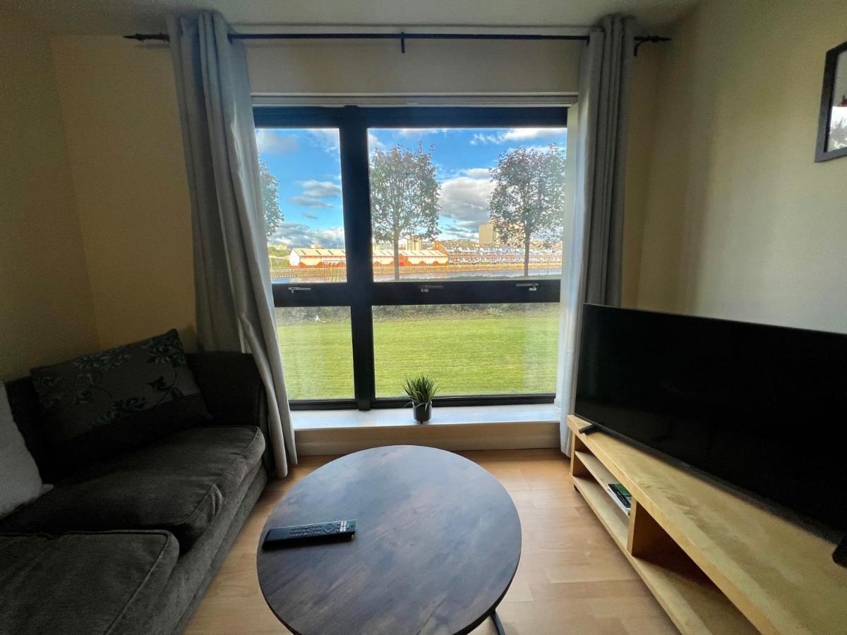 2 Bedroom - River Clyde Home - Parking Glasgow Exteriör bild
